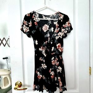 American Eagle floral romper size XS with a front tie and mid drift opening